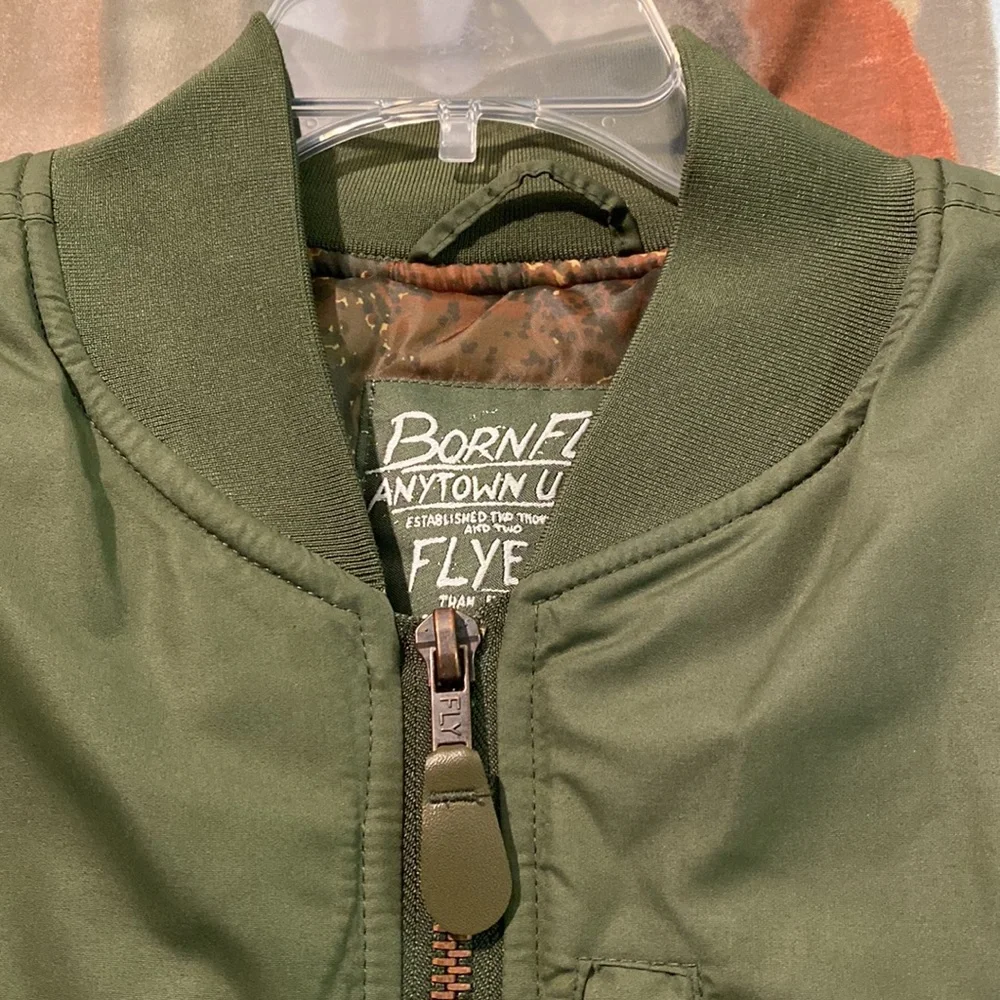 Born Fly puffer vest - Picture 3 of 16